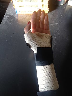 Image showing thumb spica being used in left hand