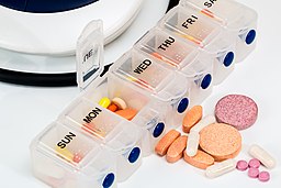 File:Pill Organizer With Vitamins And Medicines.jpeg