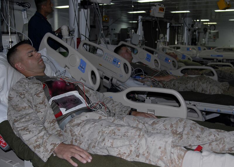 File:Intensive care unit aboard USS Boxer.jpeg