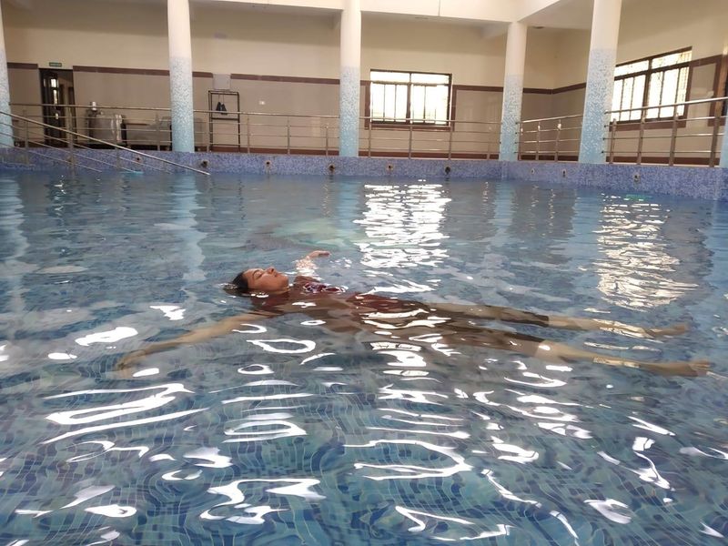 File:Aquatic therapy during pregnancy.jpg