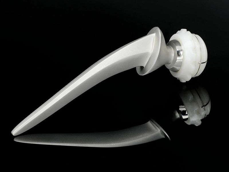 File:Stainless steel and ultra high molecular weight polythene hip replacement (9672239334).jpeg