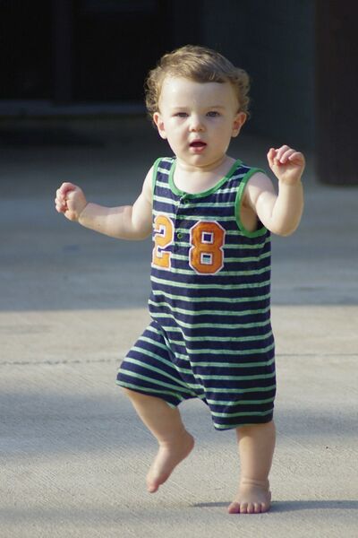 File:1 year old gait.jpg
